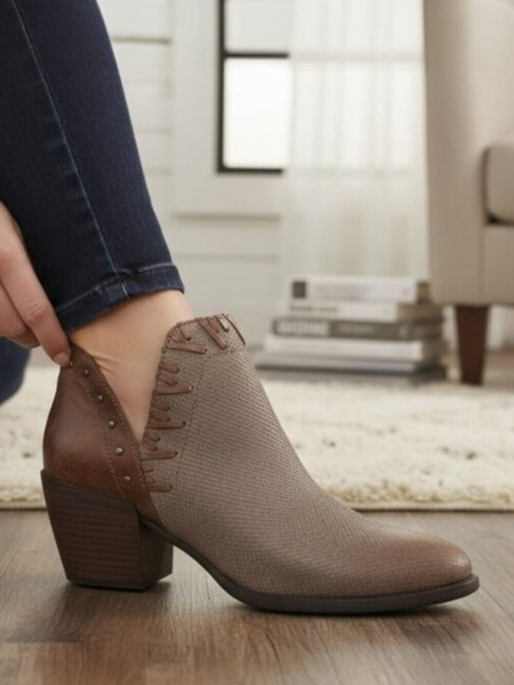 OTBT Santa Fe Cinder Leather Whipstitch Rawhide Stud Accent Ankle Boots Size 9